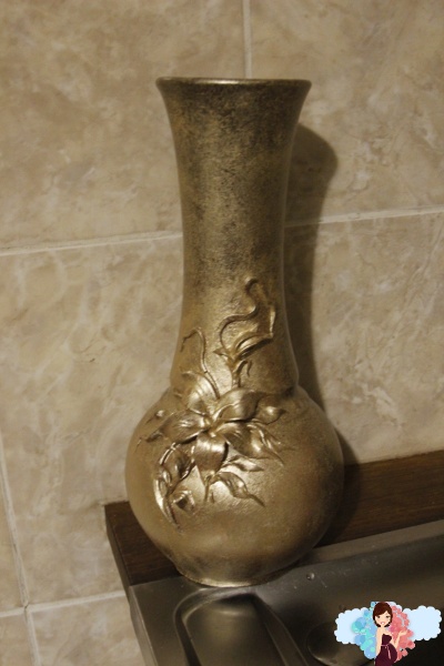 Как задекорировать вазу под металл своими руками. Начинаем покрывать золотым акрилом.