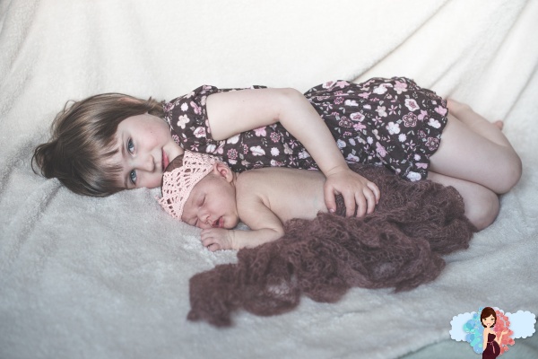 милое фото сестрички с новорожденным, cute photo baby, християнський вірш про сестричку