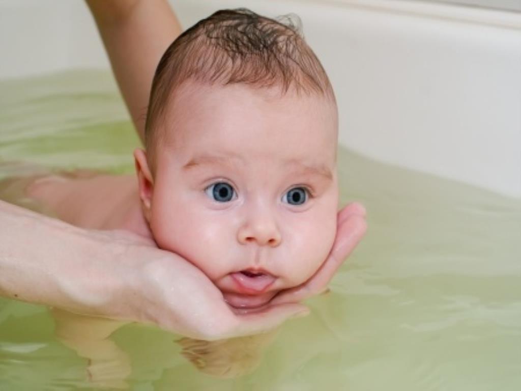 Второй месяц жизни ребенка. Двигательная активность.