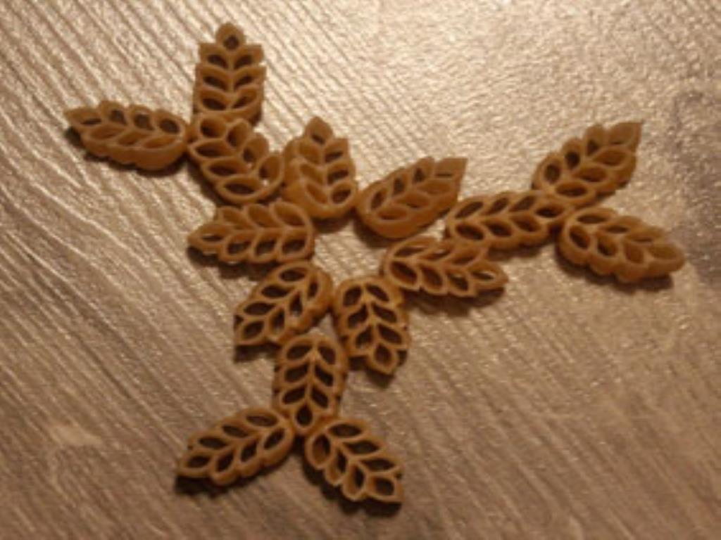 зимняя поделка - красивая снежинка из макаронных изделий своими руками мастер-класс