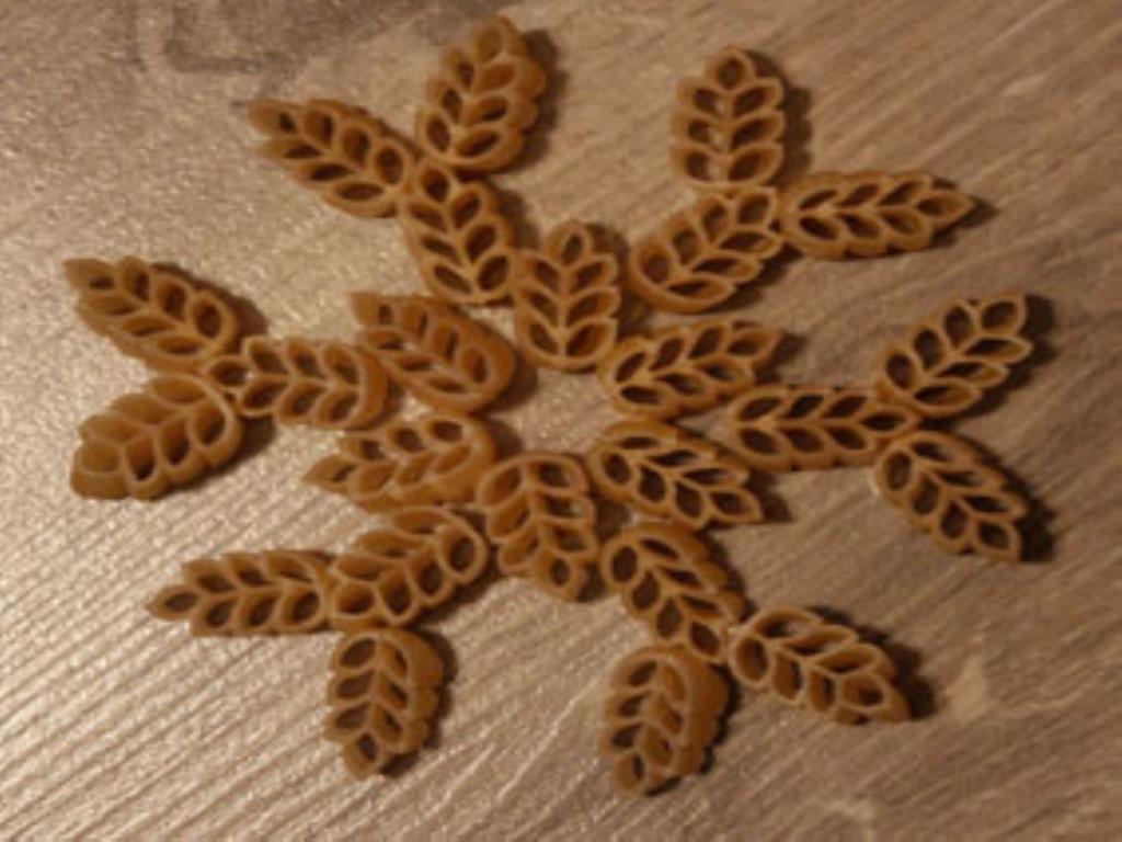 зимняя поделка - красивая снежинка из макаронных изделий своими руками мастер-класс