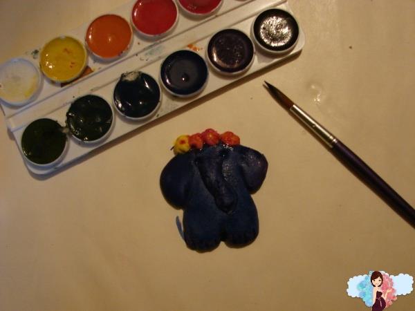 Мастер класс. Магниты из соленого теста. Делаем желто-красный венок для слоника.