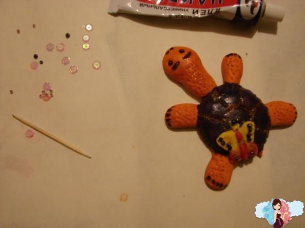 Мастер класс. Магниты из соленого теста. Раскрашиваем черепаху разными цветами.