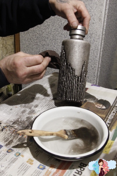 Декорирование бутылки своими руками (с фото). Делаем эффект старого металла.