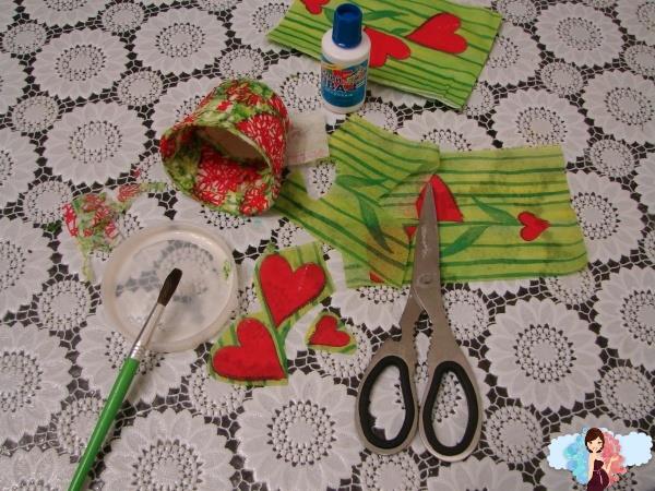 Новогодний колокольчик своими руками почти готов.